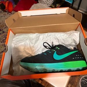 Teal and green and navy blue Nike Lunar Tempo SZ 14
